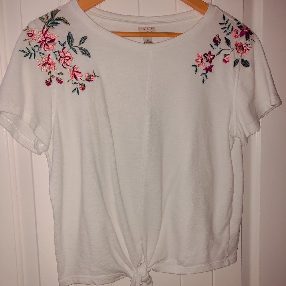 Medium White Flower Embroidered Tie Crop Top